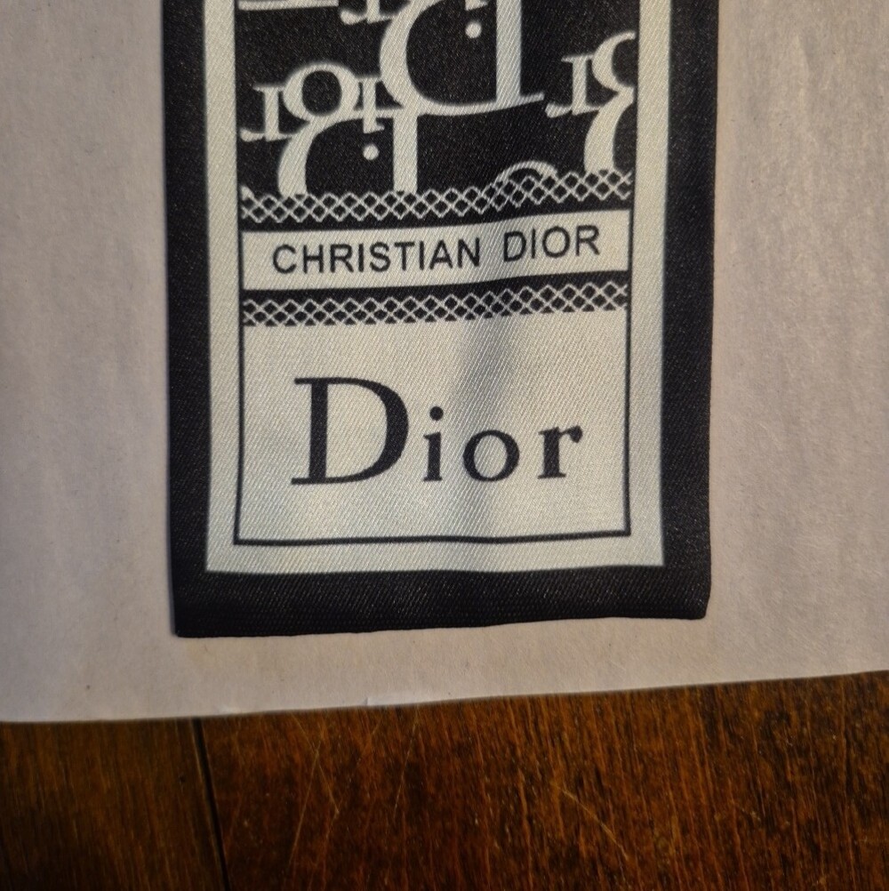 Low Start Dior Black & White Scarf. Comes In A Dior Box .NWOT . - Picture 2 of 5